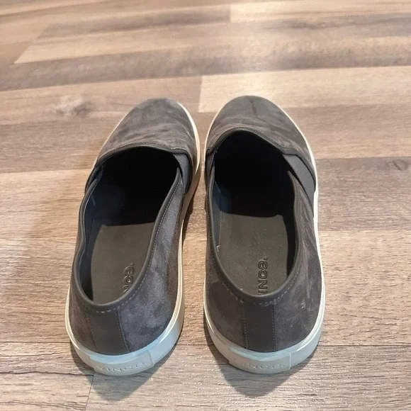 Size 10 Vince slip ons - Picture 3 of 4